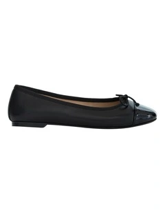 Femme Ballet Flats in Black Patent /Leather