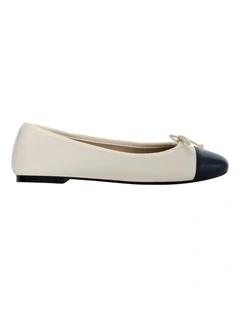 Femme Ballet Flats in Navy Leather/Ivory