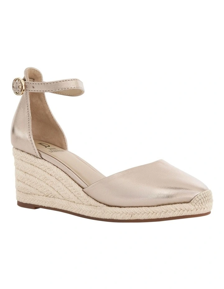 Peru Shoes in Gold Metallic image 2