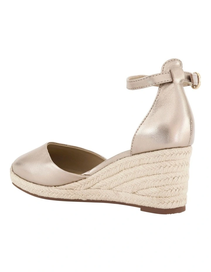 Peru Shoes in Gold Metallic image 3