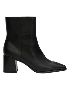 Mira Boots in Black Leather