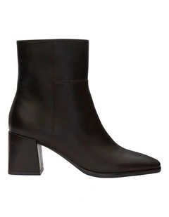 Mira Boots in Chocolate Leather