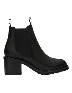 Grasp Boots in Black Leather