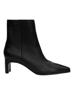 Vanta Boots in Black Leather
