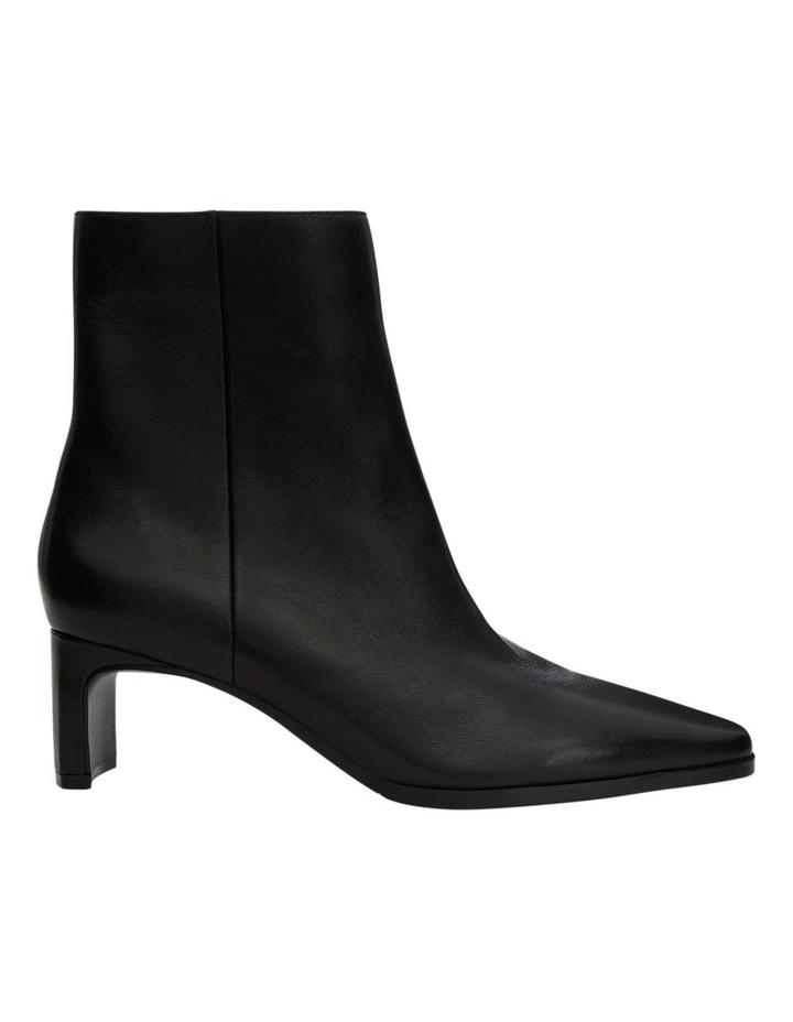 Vanta Boots in Black Leather image 1