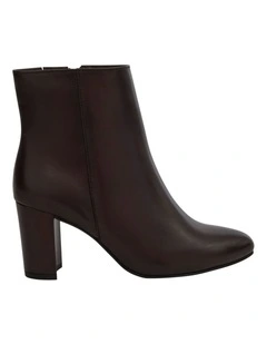 Kylie Leather Boots in Chocolate