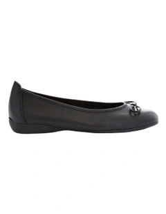 Azaria Flat Shoes in Black Leather
