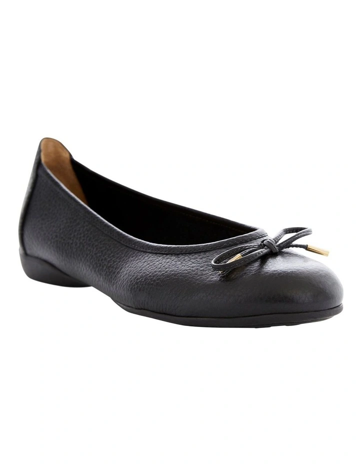 Azaria Flat Shoes in Black Leather image 2