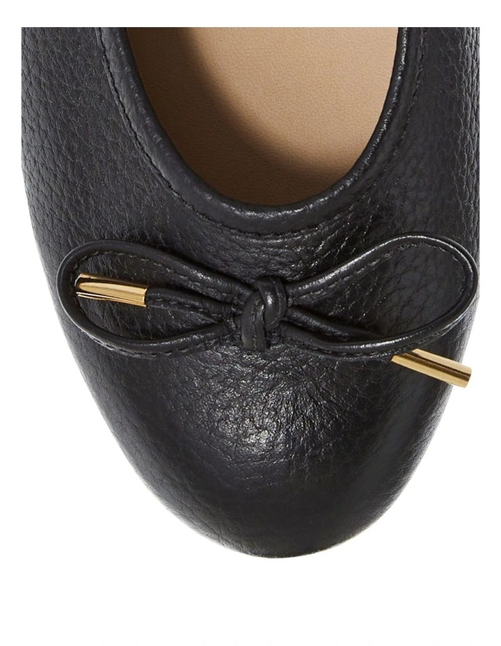 Azaria Flat Shoes in Black Leather image 4