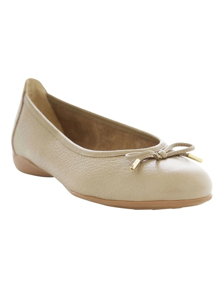Azaria Flat Shoes in Taupe Leather image 2