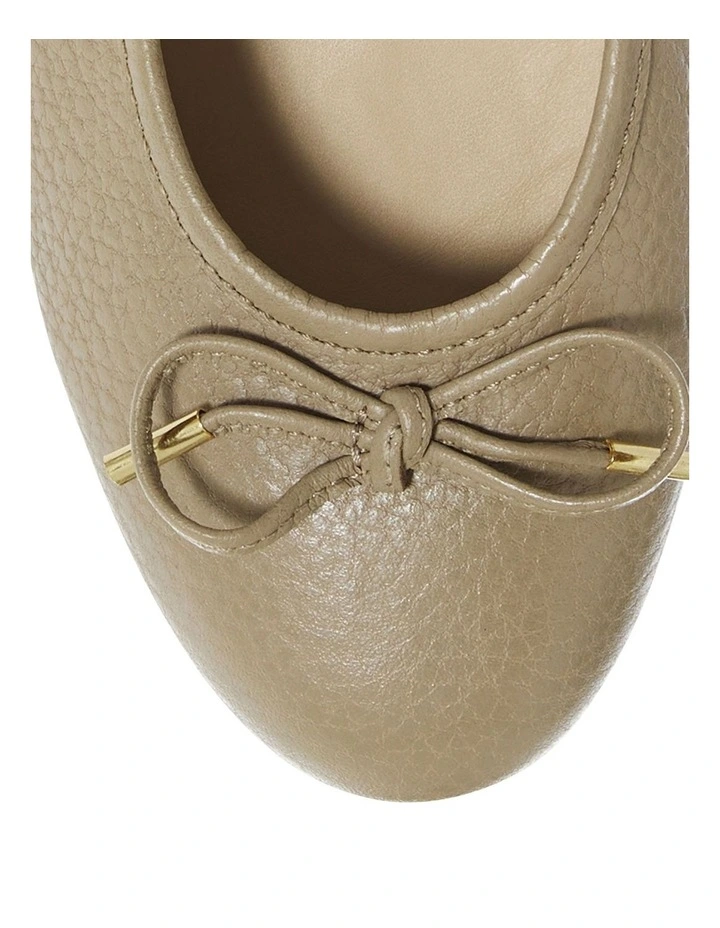 Azaria Flat Shoes in Taupe Leather image 4