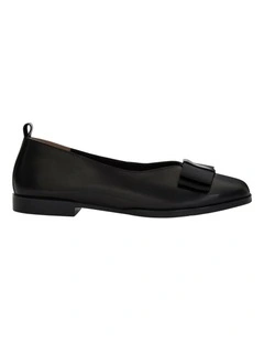 Darling Flat Shoes in Black Leather