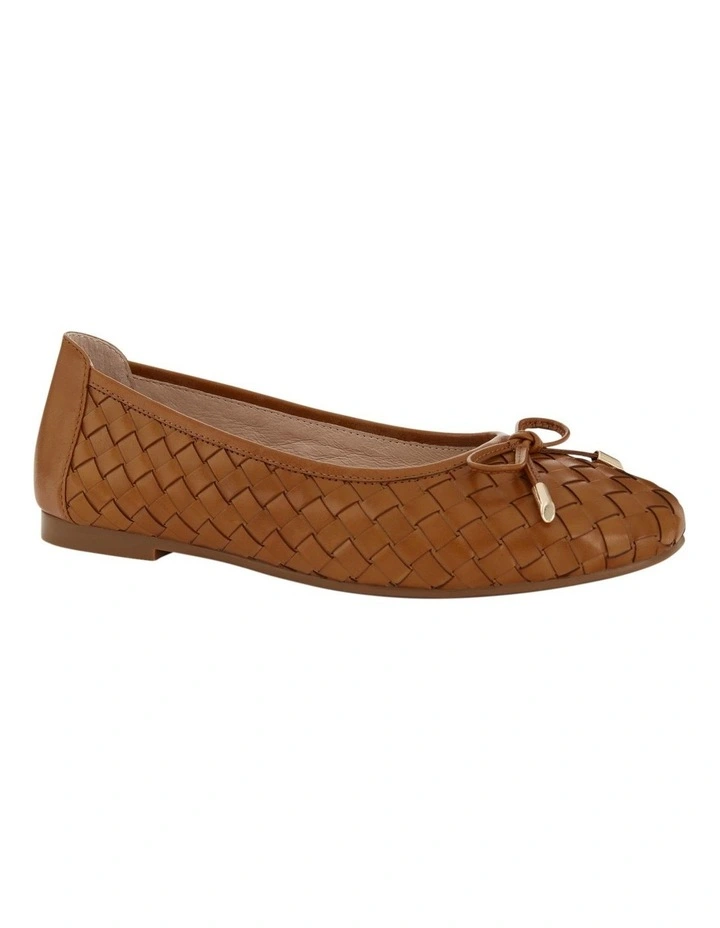 Alison Leather Flat Shoes in Tan Weave image 3