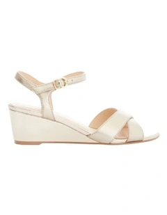 Shelly Leather Sandals in Soft Gold