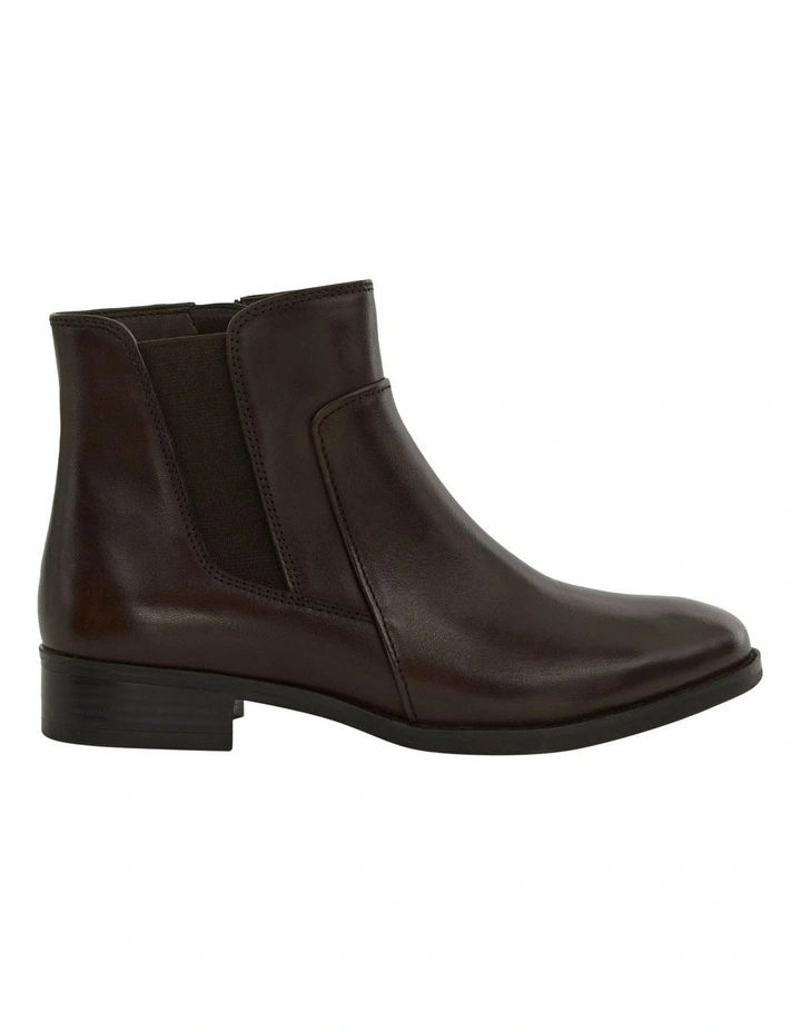 Glasgow Boots in Brown Leather image 1