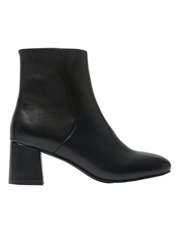 Black Glove colour