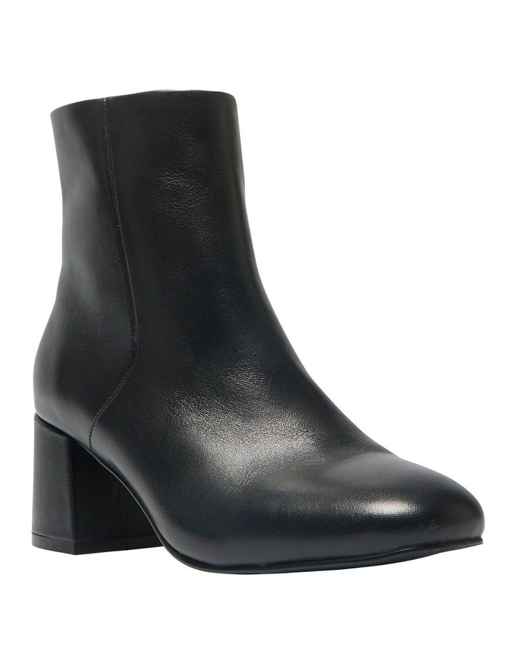 Dakota Boots in Black Leather image 5