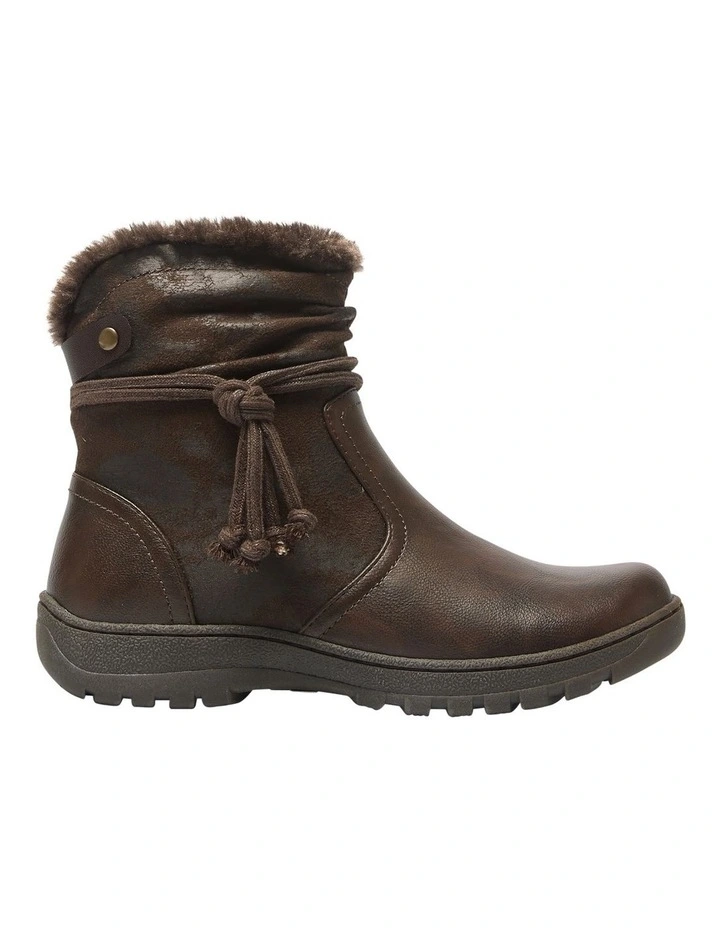 Eskimo Boots in Chocolate Micro image 1