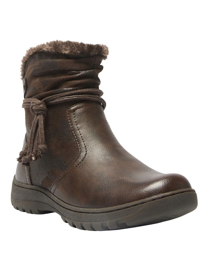 Eskimo Boots in Chocolate Micro image 2