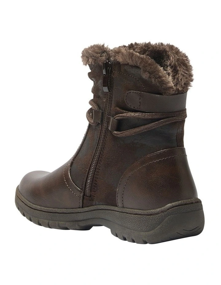 Eskimo Boots in Chocolate Micro image 3