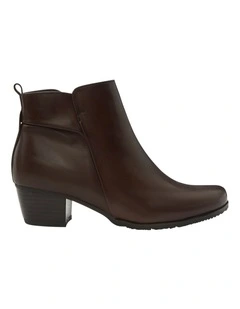 Brady Boots in Brown Leather