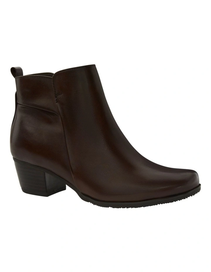 Brady Boots in Brown Leather image 2