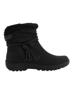 Eskimo Boots in Black Black