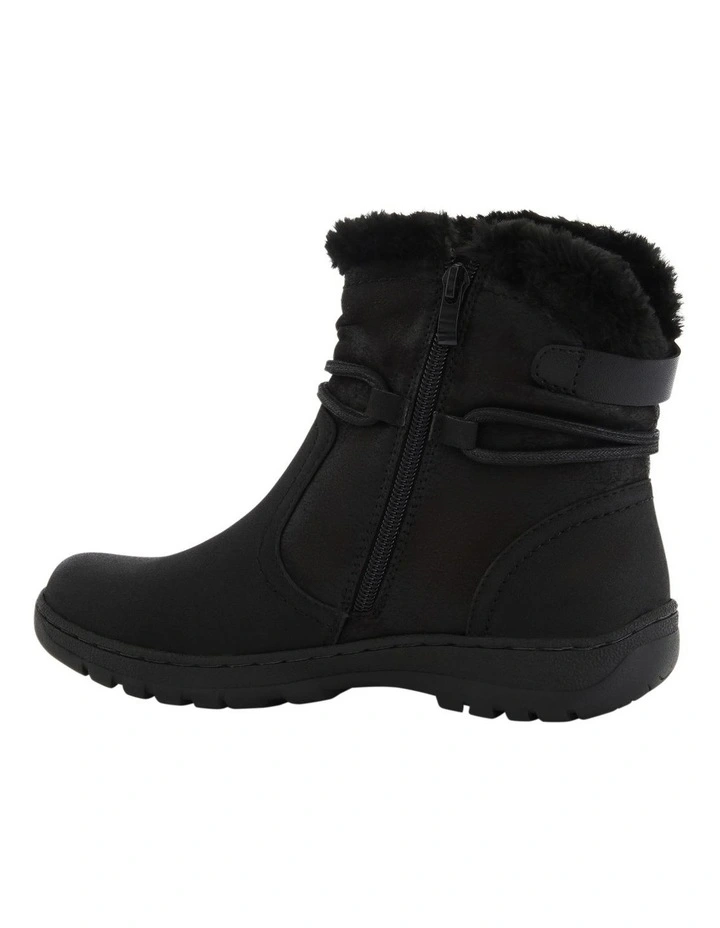 Eskimo Boots in Black Black image 3