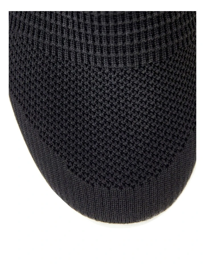 Yard Sneakers in Black image 4