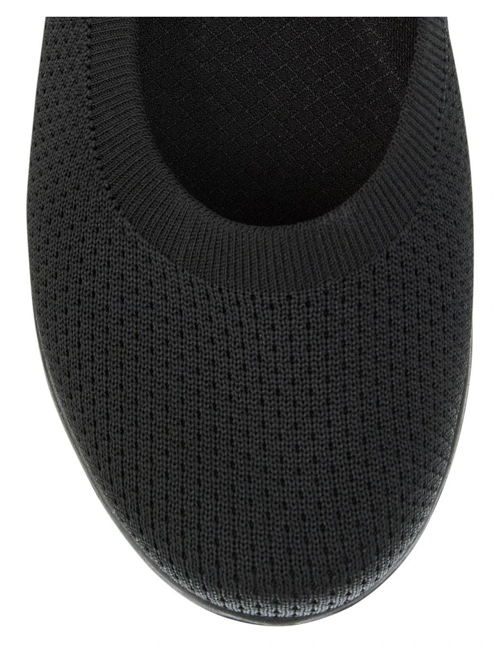 Presto Sneakers in Black on Black image 4