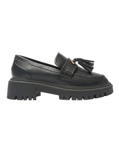 Strike Flat Shoes in Black