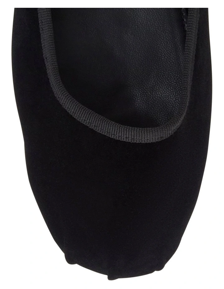 Roxana Flat Shoes in Black Velvet image 4