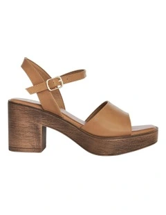 Chelsea Sandals in Tan