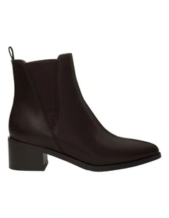 Noble Boots in Chocolate