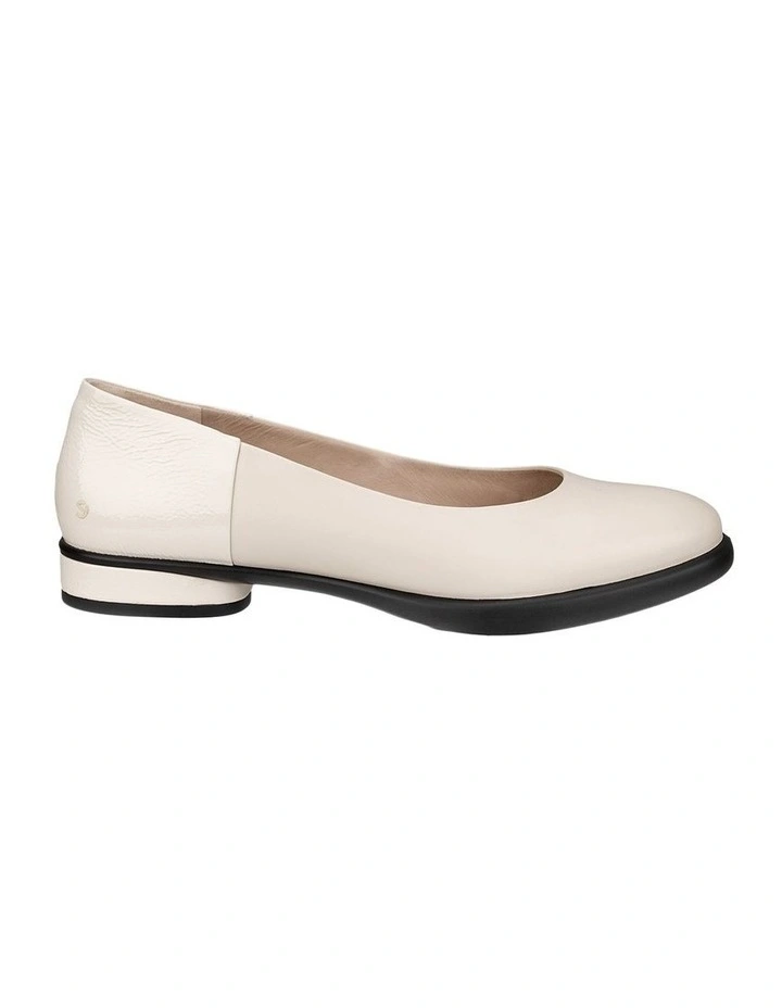 Sculpted LX Ballerina Flat in Beige image 4