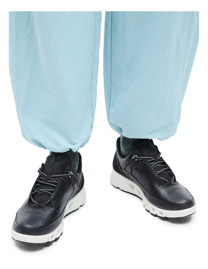 Multi-Vent Sneaker in Pink image 7