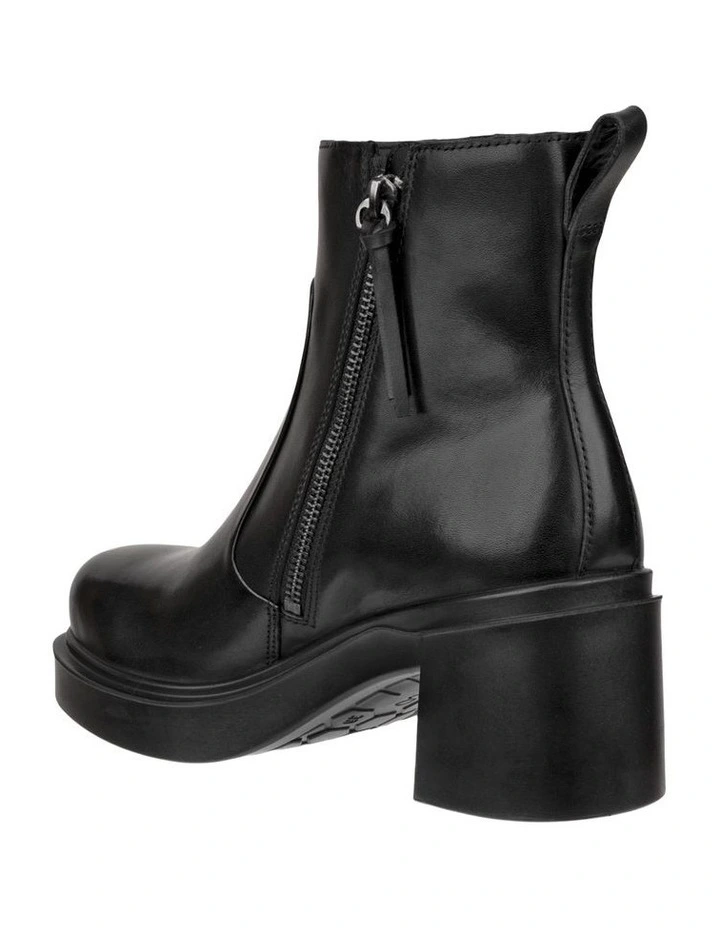 Metropole Seoul 45 Boot in Black image 2
