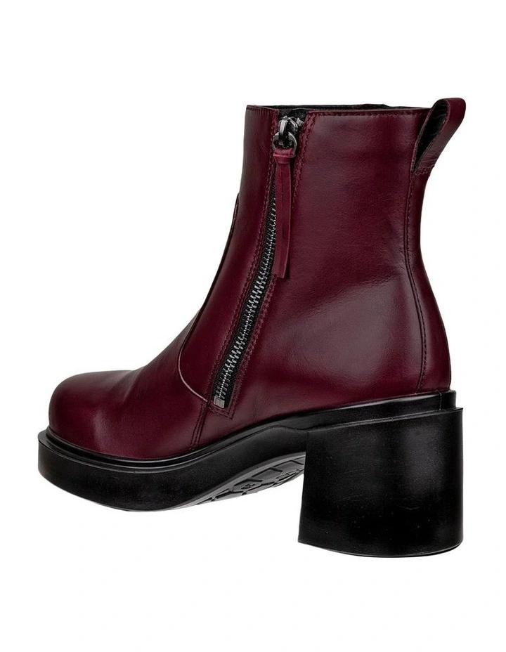 Metropole Seoul 45 Boot in Red image 2