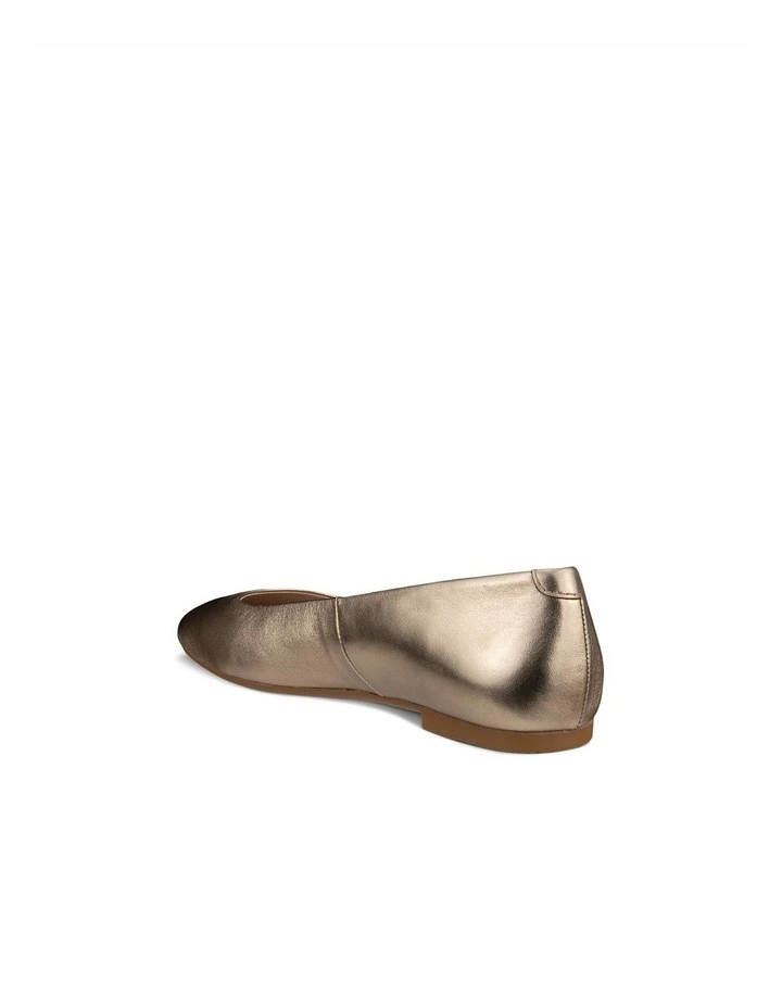 Margot Ballerina in Bronze image 2