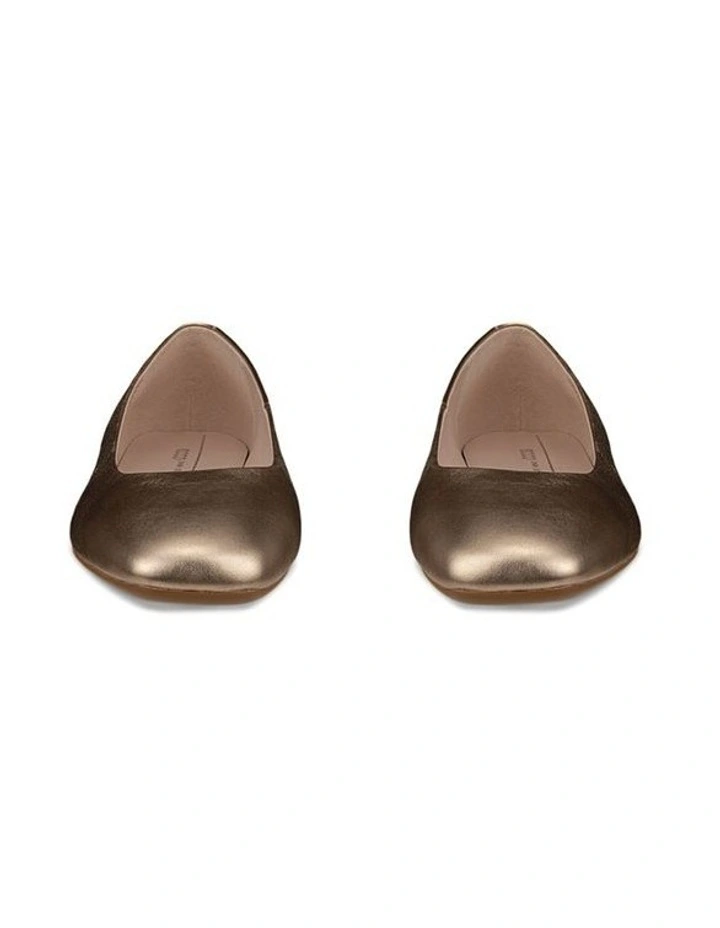 Margot Ballerina in Bronze image 6
