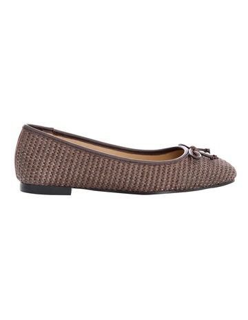 Chocolate Raffia colour