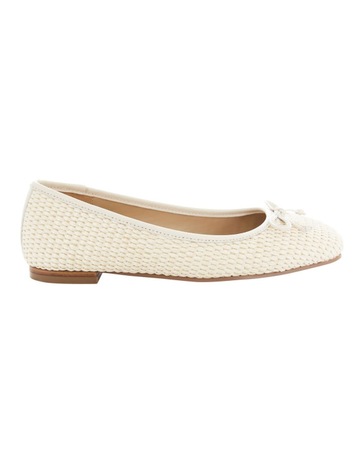 Ivory Raffia colour