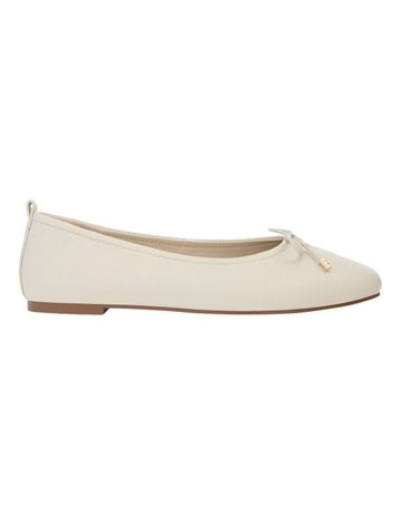 IVORY GLOVE colour