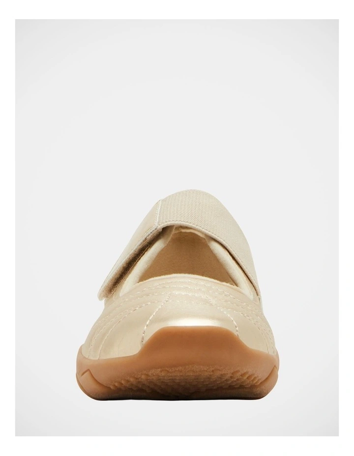 Scooter Sneakers in Gold image 3