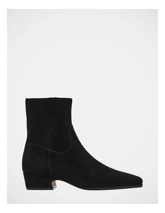 Dusty Boots in Black