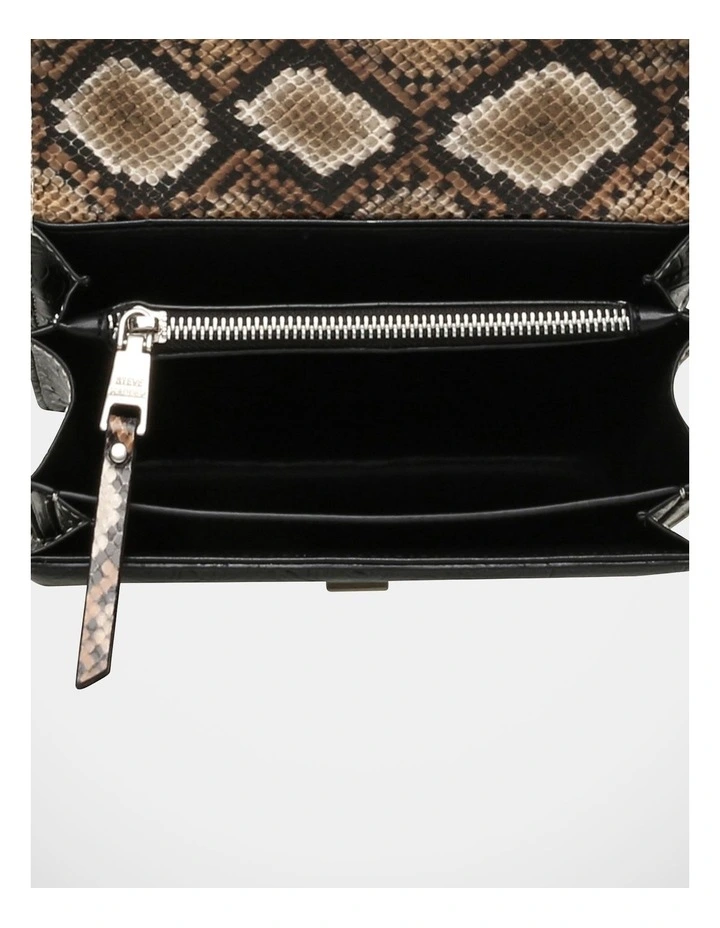 BPaysons Crossbody Bag in Black/Silver image 5