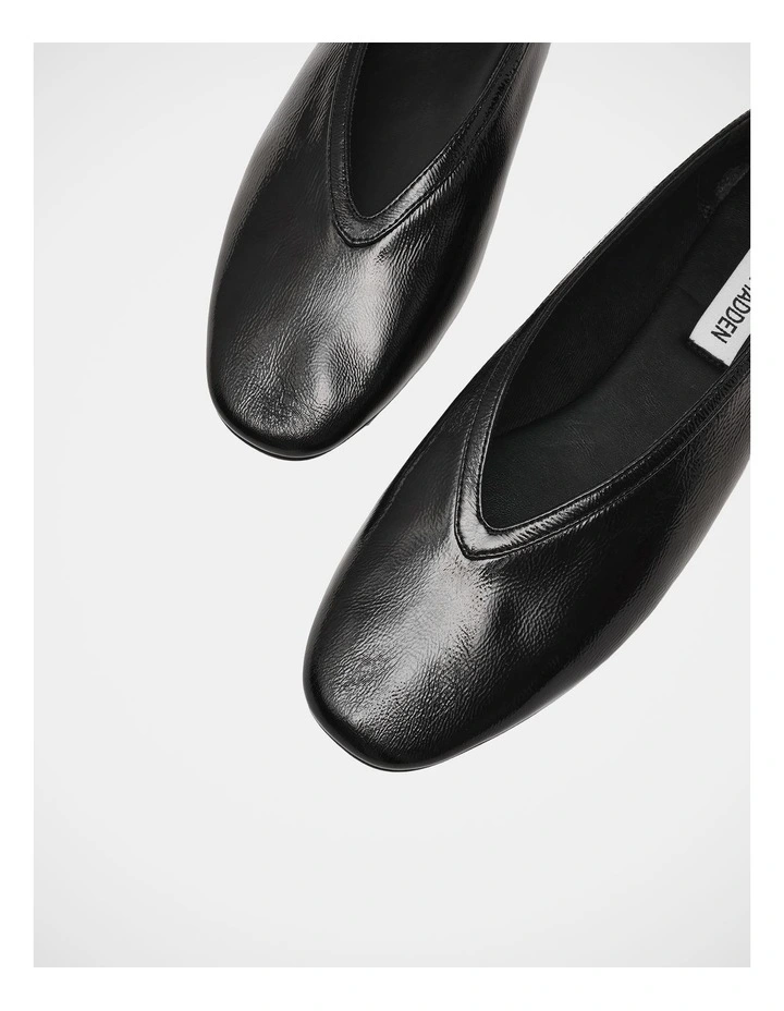 Leni Flats in Black image 5