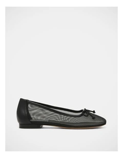 Flaire Flats in Black