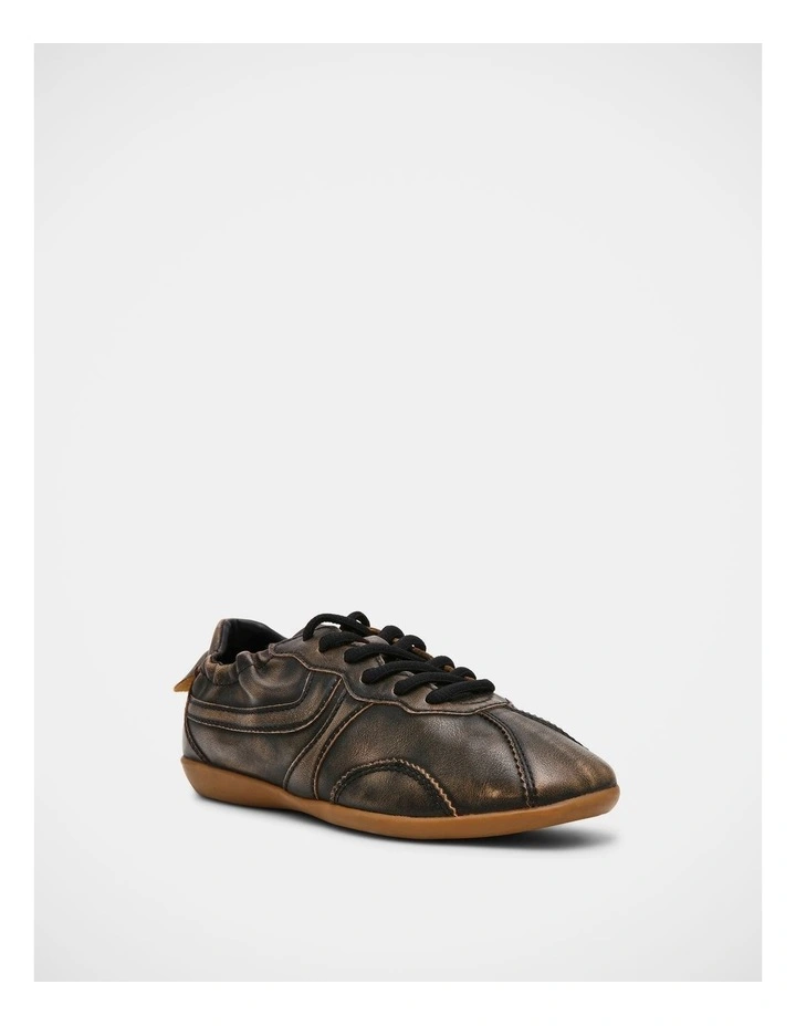 Khaia Sneakers in Brown Distressed image 2