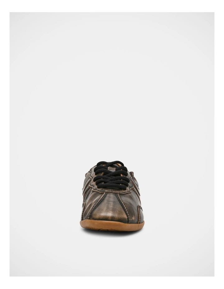 Khaia Sneakers in Brown Distressed image 3